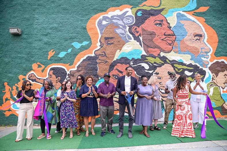 Atlanta Mural Inspires Change and Community Healing Thriving Together Atlanta Unveiled the First of Two Murals Designed to Bring Atlantans Together to Promote Change and Address Public Health Disparities